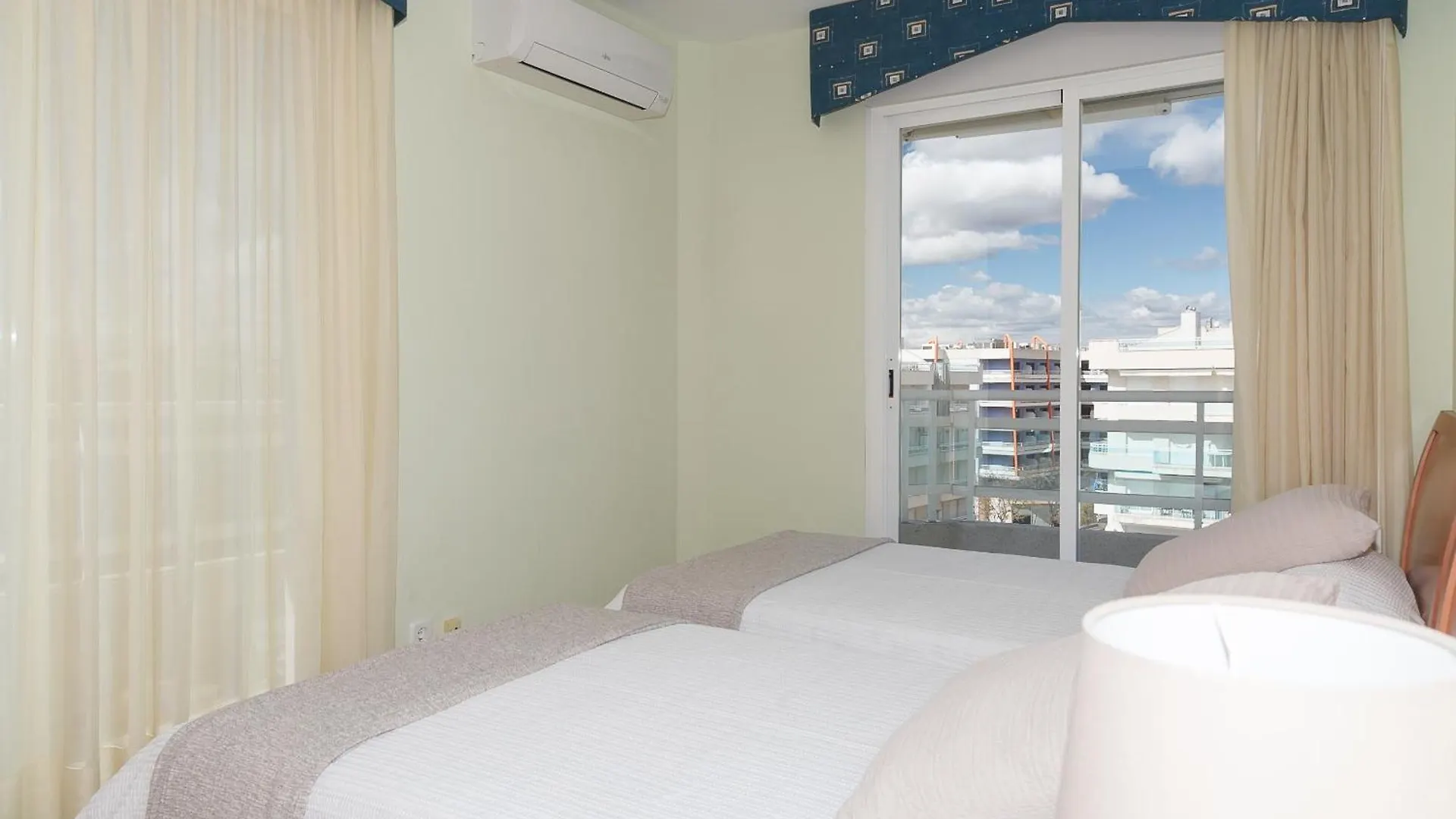 Uhc Larimar Family Complex Superior Apartment Salou